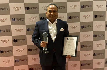 Sameer Ahmad accepts International Finance Award 2019